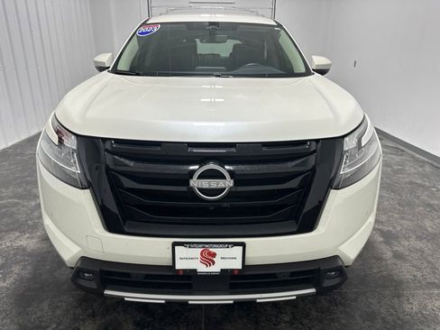 Used 2023 Nissan Pathfinder SL w/ Lighting Package (N92) AWD/4WD image 2