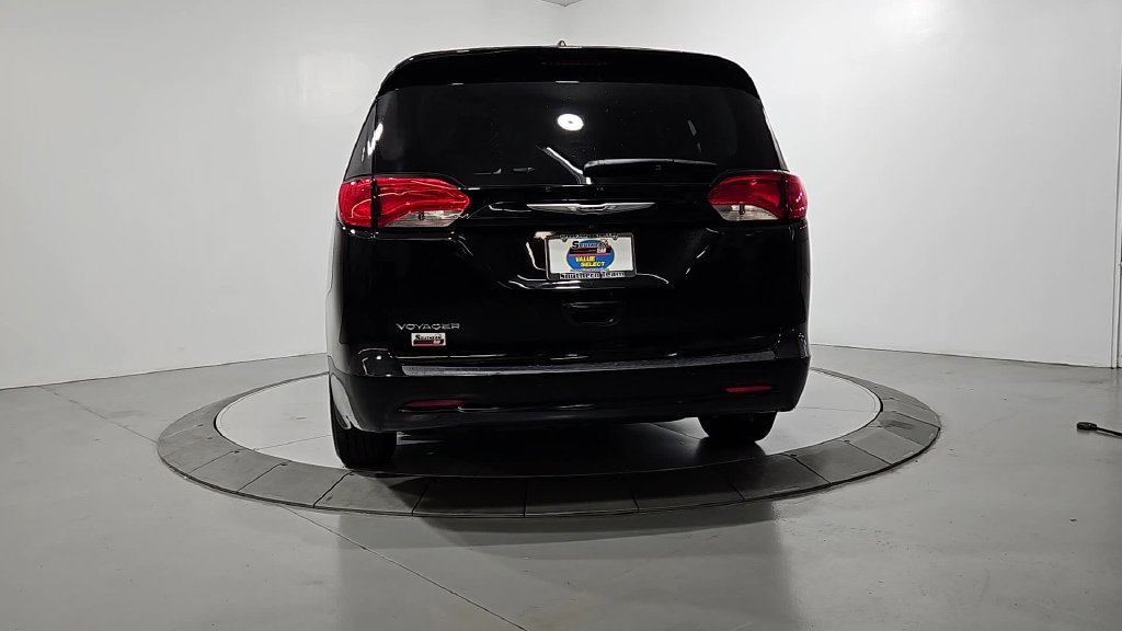 Used 2024 Chrysler Voyager LX FWD image 4