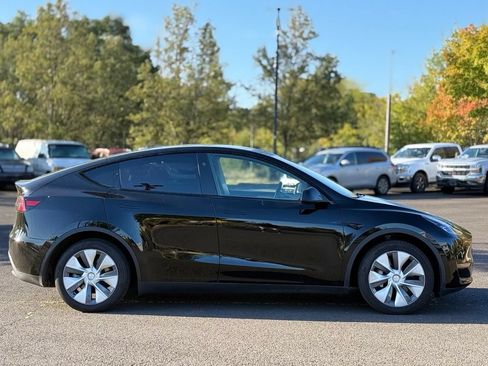 Used 2023 Tesla Model Y Long Range AWD/4WD image 6