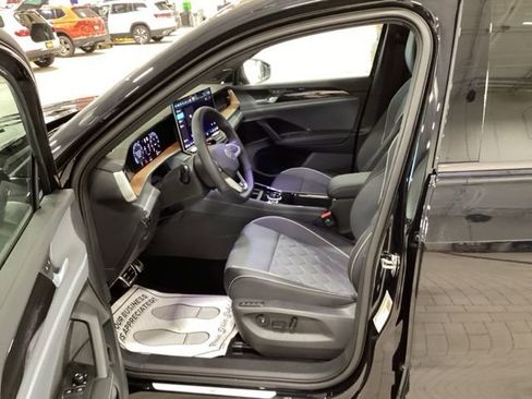 Used 2026 Volkswagen Tiguan SEL R-Line AWD/4WD image 10