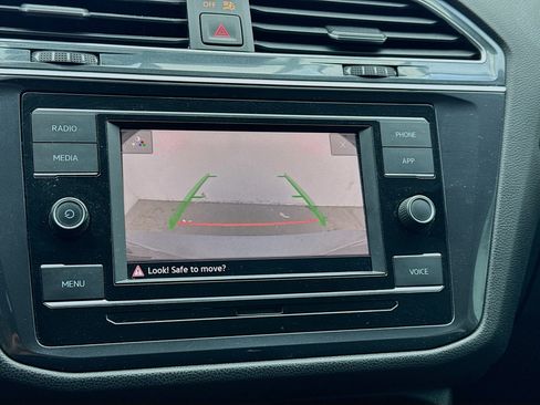 Used 2020 Volkswagen Tiguan S image 10