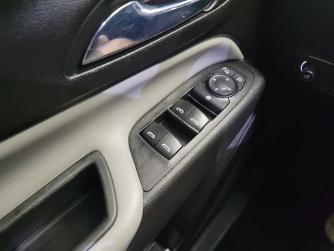 Used 2021 Chevrolet Equinox LS FWD image 27