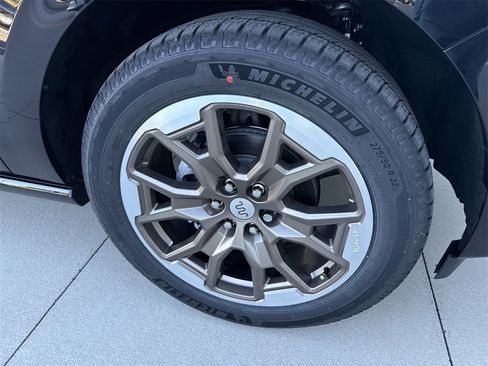 Used 2025 Ford Expedition Max King Ranch image 12