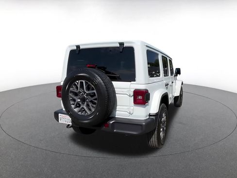 Used 2025 Jeep Wrangler Unlimited Sahara AWD/4WD image 14