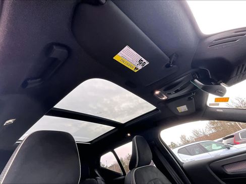 Certified 2022 Volvo XC40 T5 R-Design w/ Advanced Package image 13