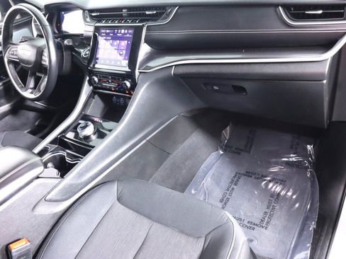 Used 2021 Jeep Grand Cherokee L Laredo w/ Luxury Tech Group I AWD/4WD image 46