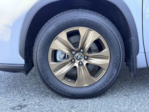 Used 2022 Toyota Highlander Bronze Edition AWD/4WD image 28
