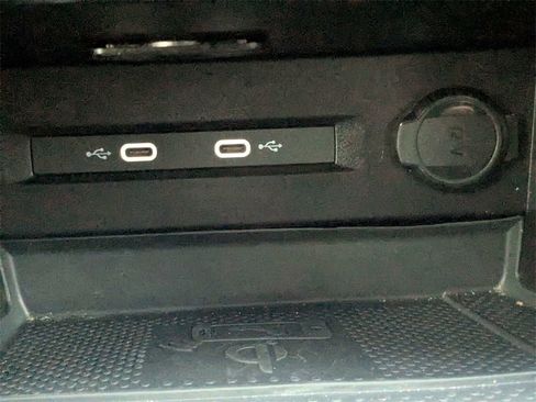 Used 2024 Volkswagen Taos SE image 17