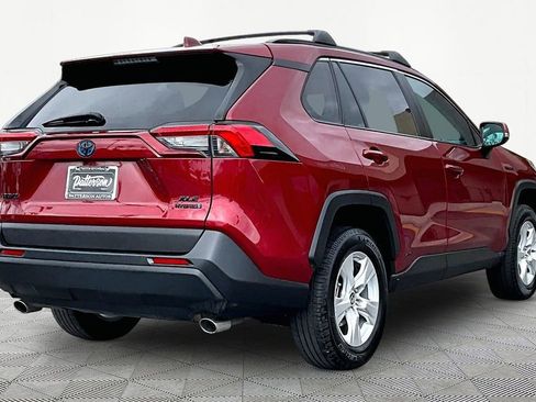 Used 2021 Toyota RAV4 XLE w/ Convenience Package image 2