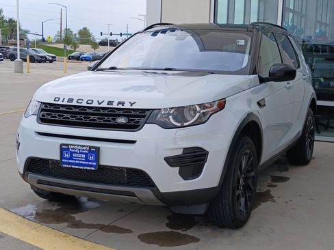 Used 2017 Land Rover Discovery Sport SE AWD/4WD image 2