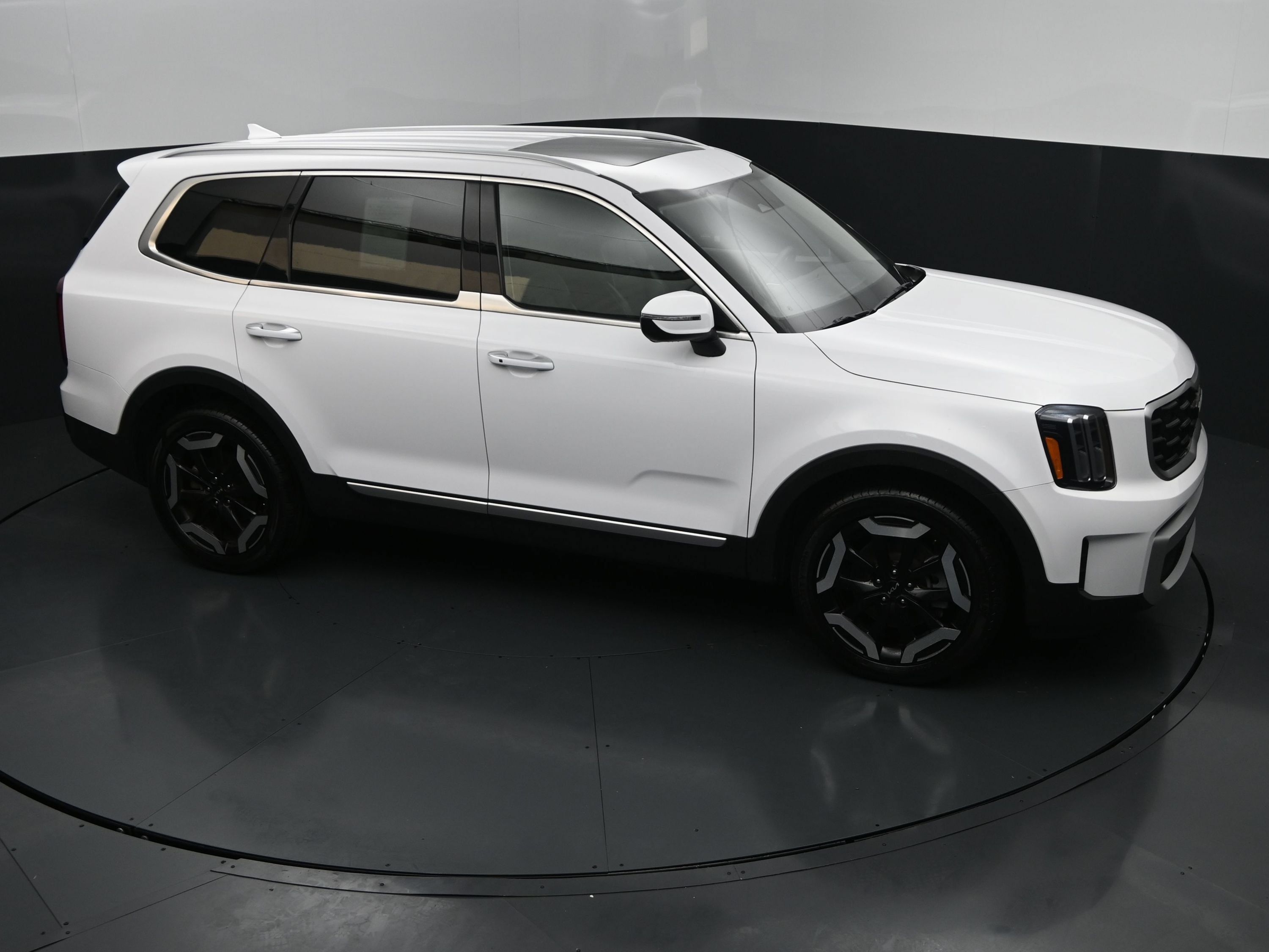 Used 2025 Kia Telluride S FWD image 33