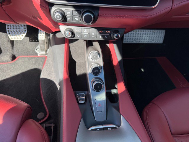 Used 2019 Ferrari Portofino RWD image 14