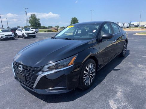 Used 2025 Nissan Altima 2.5 SV FWD image 5