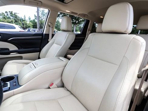 Used 2016 Toyota Highlander Limited FWD image 51