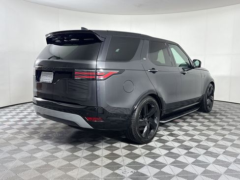 Used 2024 Land Rover Discovery Metropolitan Edition image 9