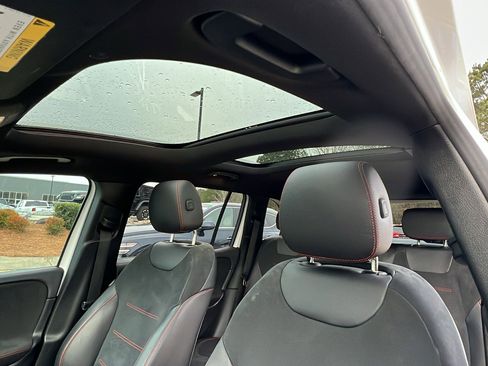 Used 2021 Mercedes-Benz GLB 250 GLB 250 image 17