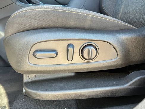 Used 2024 Chevrolet Equinox LT AWD/4WD image 17
