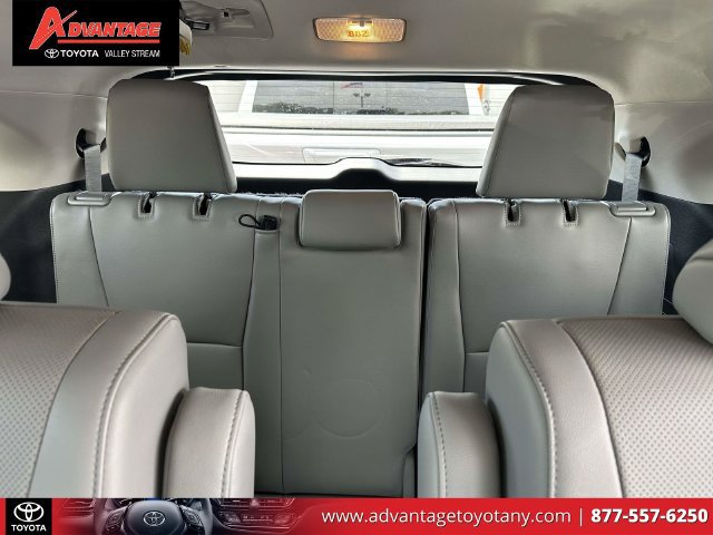 Used 2023 Toyota Highlander Limited AWD/4WD image 15