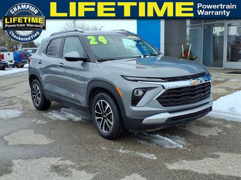 Used 2024 Chevrolet TrailBlazer LT w/ LT Cold Weather Package image 3