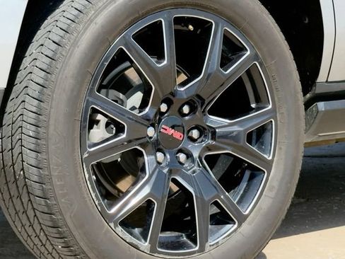 Used 2024 GMC Yukon Denali AWD/4WD image 12