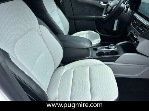 New 2025 Ford Escape SE w/ Class II Trailer Tow Package image 13