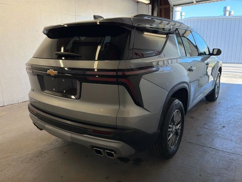 Used 2025 Chevrolet Traverse LT image 5