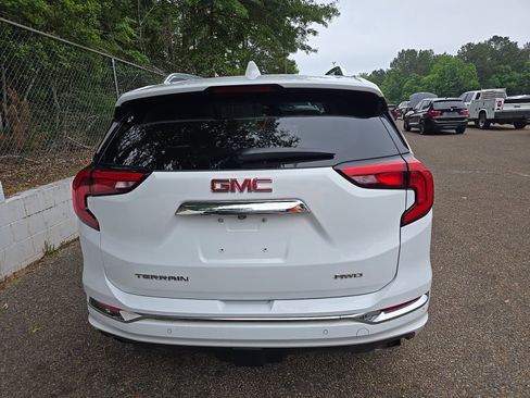 Used 2020 GMC Terrain Denali w/ Denali Premium Package AWD/4WD image 8