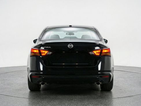 Used 2025 Nissan Altima 2.5 SV FWD image 7