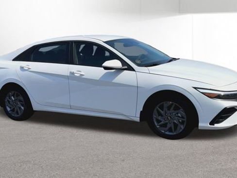 Used 2025 Hyundai Elantra Blue FWD image 87