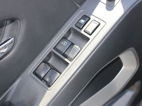 Used 2022 Nissan Frontier SV AWD/4WD image 12