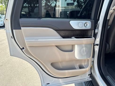 Used 2022 Lincoln Navigator Reserve AWD/4WD image 35