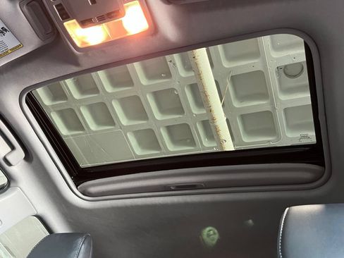 Used 2014 Toyota Camry SE w/ Moonroof Package FWD image 17