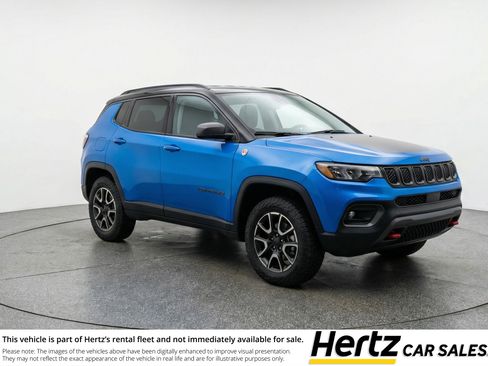 Used 2025 Jeep Compass Trailhawk AWD/4WD image 1