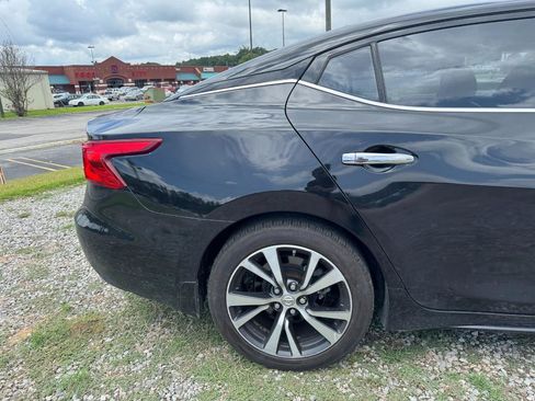 Used 2016 Nissan Maxima Platinum w/ Interior Lighting Package FWD image 9