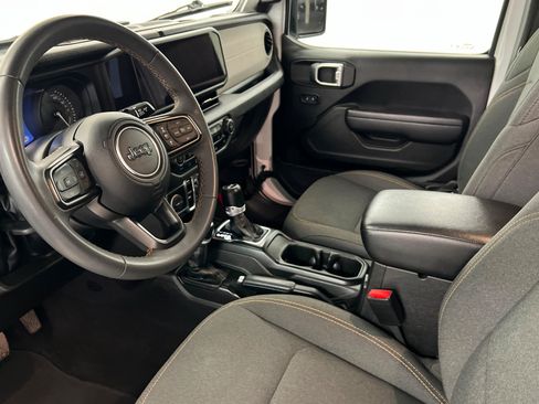 Used 2024 Jeep Wrangler Unlimited AWD/4WD image 15