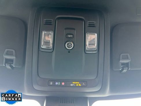 Used 2025 Chevrolet Suburban Z71 AWD/4WD image 32