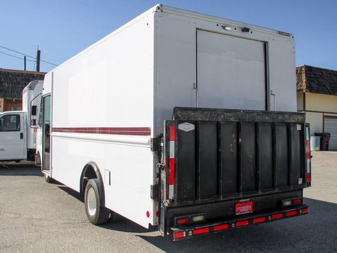 Used 2015 Ford E-450 and Econoline 450 Super Duty w/ A/C Prep Package image 6