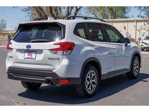 Certified 2022 Subaru Forester Premium AWD/4WD image 3