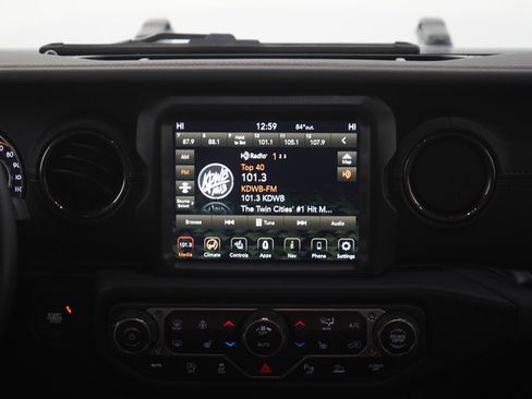 Used 2023 Jeep Wrangler Unlimited Sahara AWD/4WD image 15