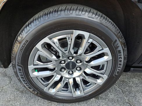 Certified 2023 GMC Yukon Denali Ultimate AWD/4WD image 18