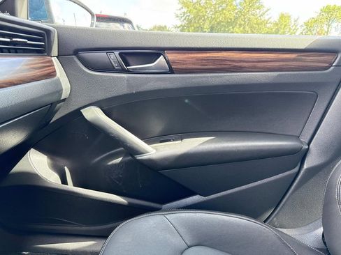 Used 2020 Volkswagen Passat 2.0T SEL image 28