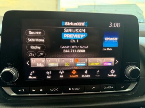 Used 2021 Nissan Rogue SV image 38