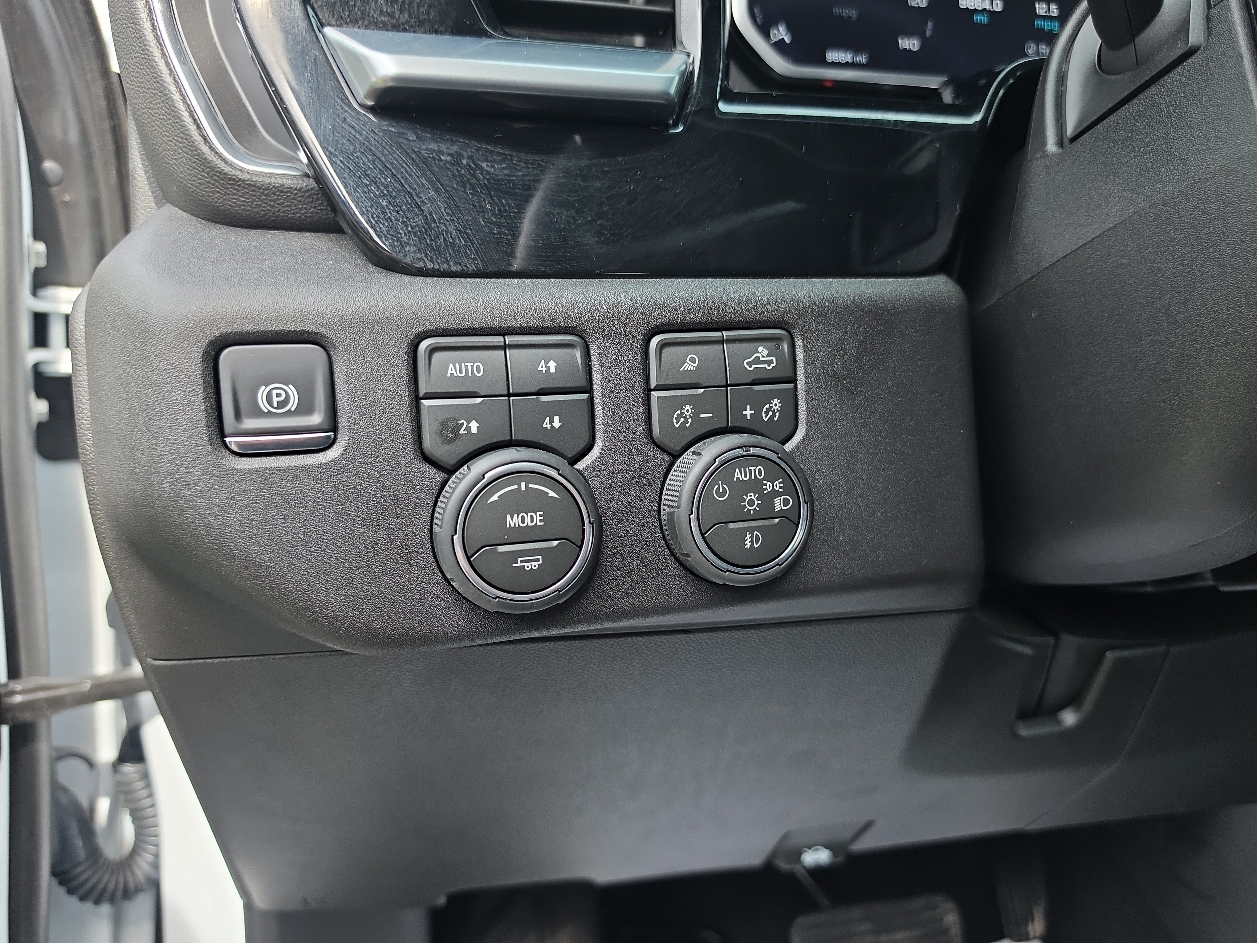 Used 2026 Chevrolet Silverado 3500 LTZ w/ LTZ Convenience Package AWD/4WD image 21