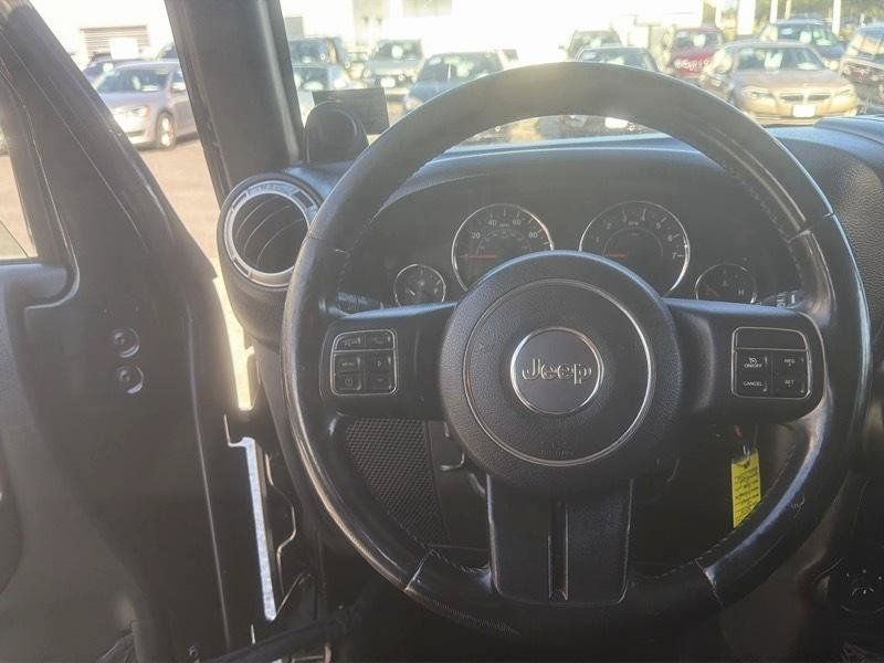 Used 2014 Jeep Wrangler Unlimited Sahara w/ Dual Top Group AWD/4WD image 21