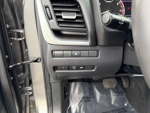 Used 2024 Nissan Rogue SV AWD/4WD image 24