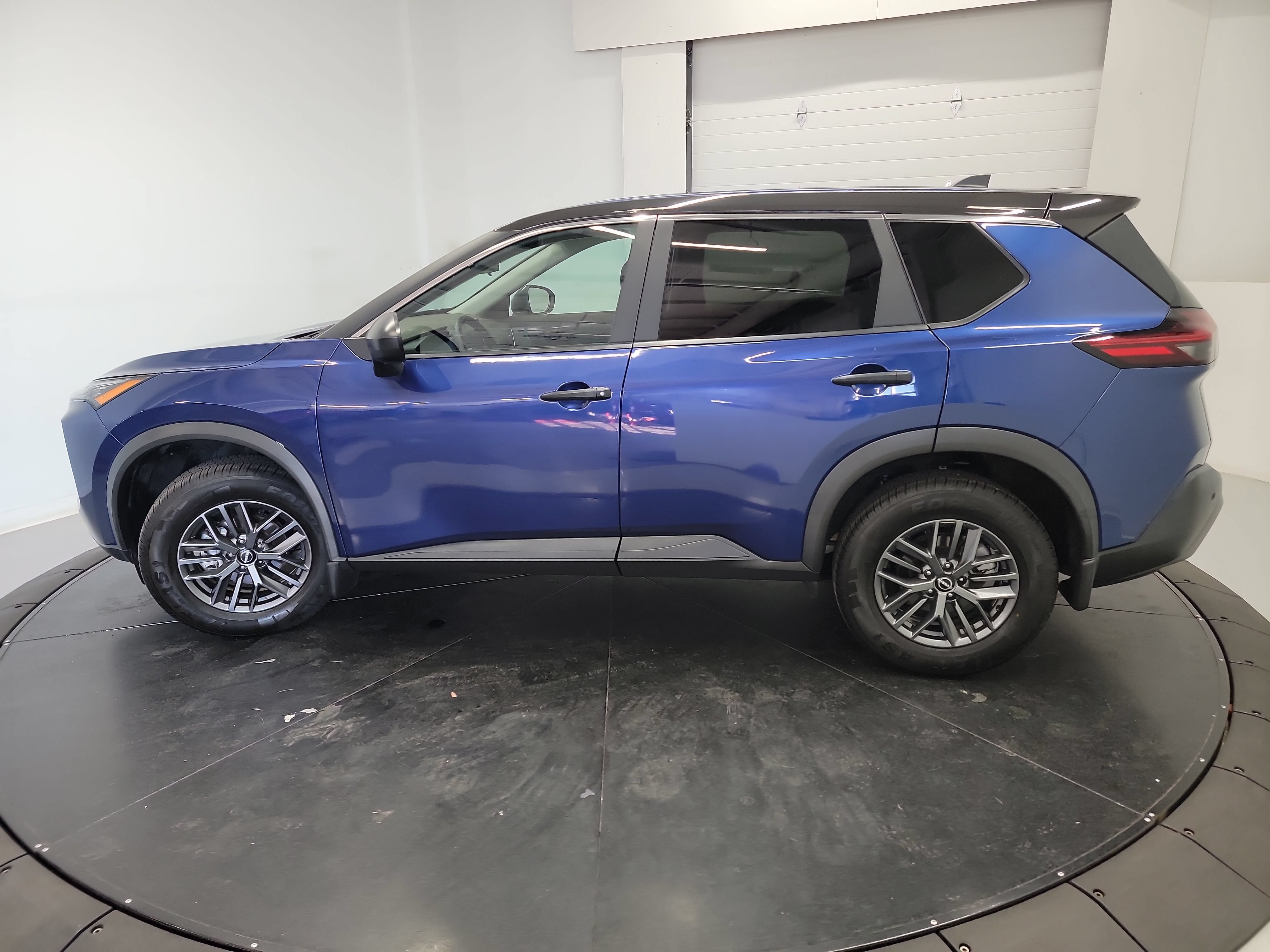 Used 2023 Nissan Rogue S FWD image 4