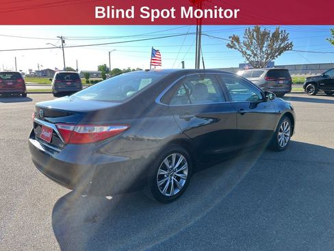 Used 2016 Toyota Camry XLE w/ Moonroof Package FWD image 5