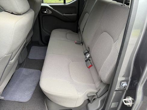 Used 2020 Nissan Frontier SV RWD image 15