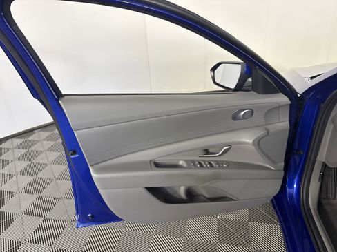 Used 2024 Hyundai Elantra SE image 13