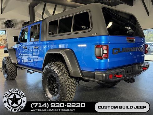 Used 2024 Jeep Gladiator Rubicon w/ Technology Group AWD/4WD image 9